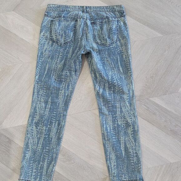 FREE PEOPLE 27 Ankle Zip Feathers Print Skinny Jean Size 29 - Picture 2 of 9